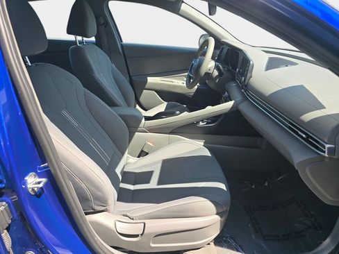 Used 2022 Hyundai Elantra SEL FWD image 12