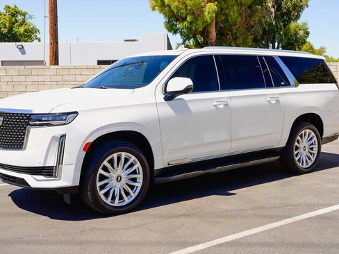 Certified 2021 Cadillac Escalade ESV Luxury RWD image 3