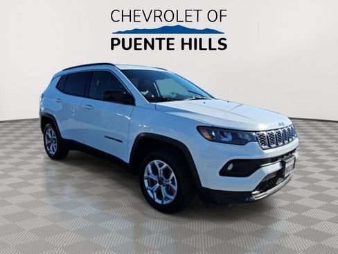 Used 2025 Jeep Compass Latitude AWD/4WD image 2