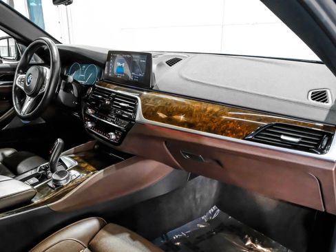 Used 2019 BMW M550i xDrive image 17