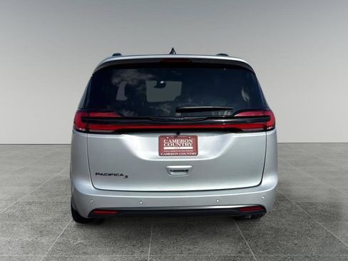 New 2026 Chrysler Pacifica Select w/ S Appearance Package image 4