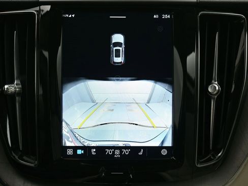 Used 2024 Volvo XC60 B5 Plus w/ Protection Package Premier image 22