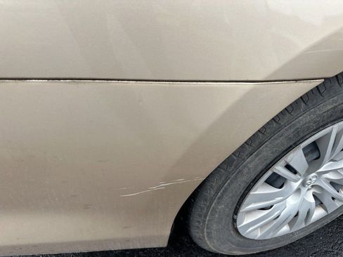 Used 2012 Toyota Camry LE image 9