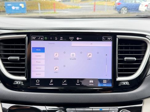 Used 2023 Chrysler Pacifica Touring-L FWD image 70