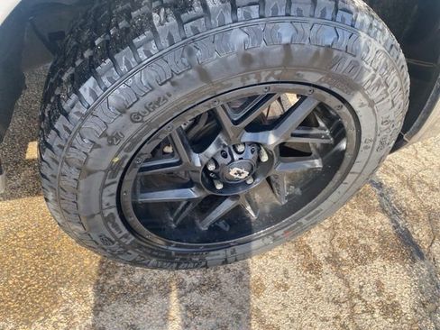 Used 2018 RAM 1500 Laramie image 3