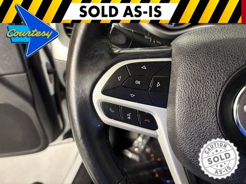 Used 2018 Jeep Cherokee Latitude Plus w/ Comfort/Convenience Group FWD image 20