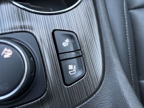 Used 2023 GMC Acadia SLT w/ Preferred Package image 19