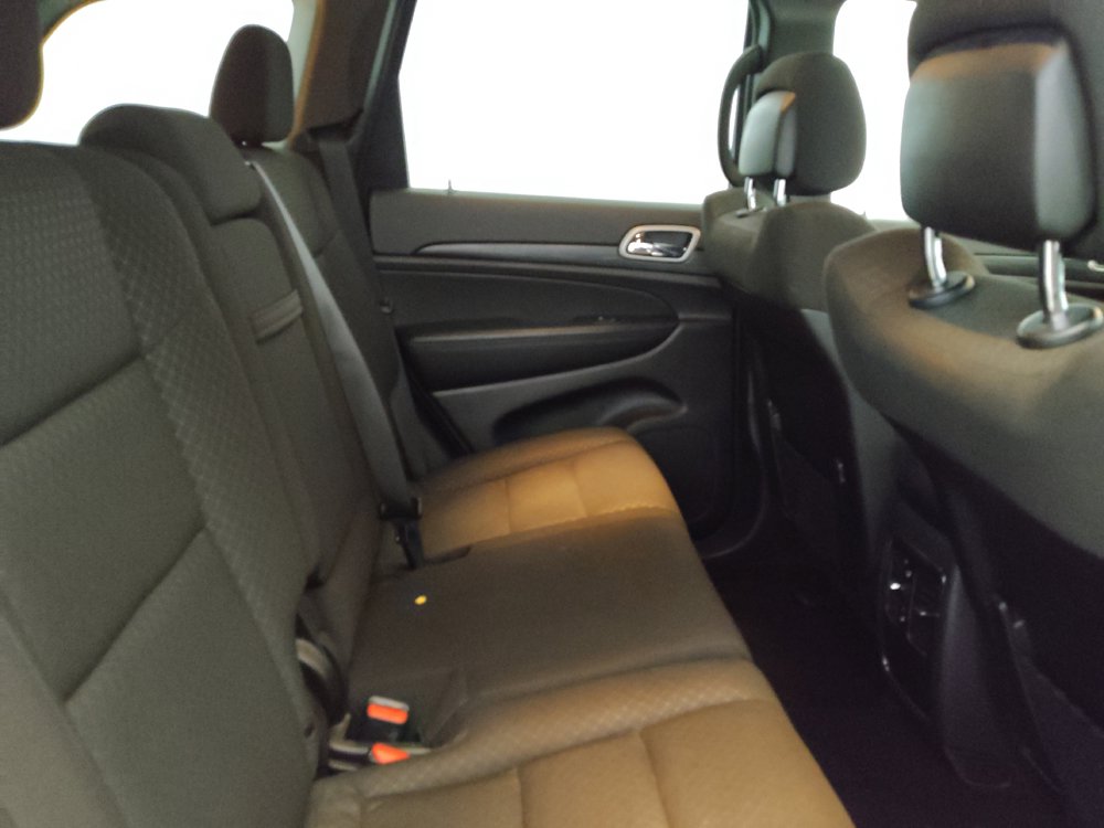 Used 2021 Jeep Grand Cherokee Laredo AWD/4WD image 19