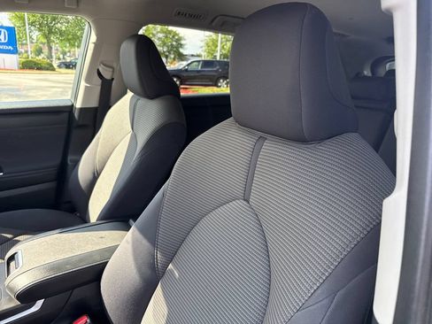 Used 2023 Toyota Highlander L FWD image 12