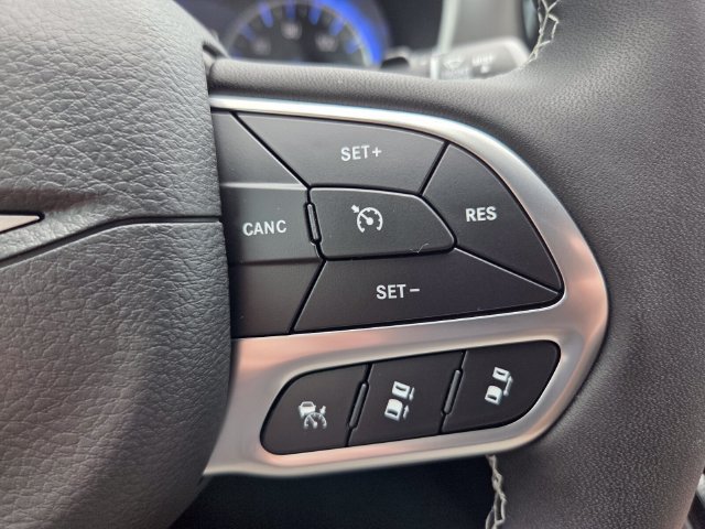 New 2027 Chrysler Pacifica Select FWD image 29