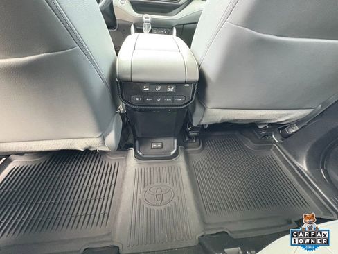 Used 2023 Toyota Highlander XLE image 28