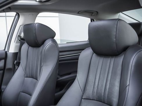 Used 2022 Honda Accord Touring image 10