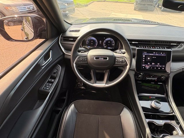 Used 2023 Jeep Grand Cherokee L Laredo AWD/4WD image 12
