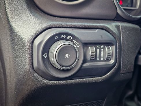 Certified 2022 Jeep Wrangler Willys image 13