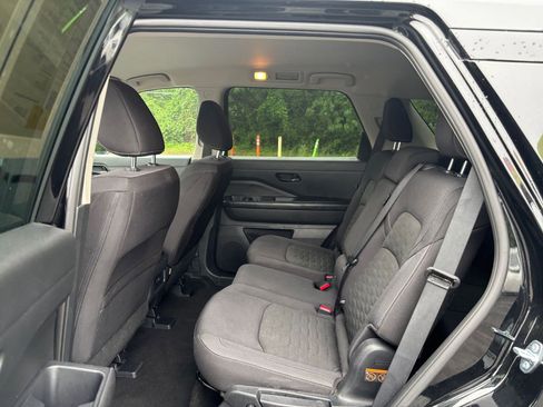 Used 2025 Nissan Pathfinder SV FWD image 28
