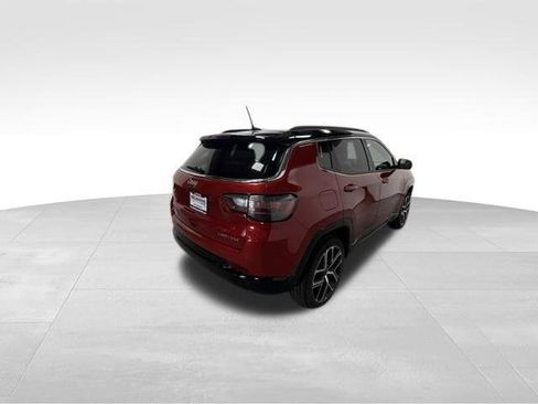 Certified 2025 Jeep Compass Limited w/ Elite Group AWD/4WD image 8