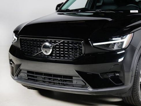 Used 2025 Volvo XC40 B5 Plus AWD/4WD image 27