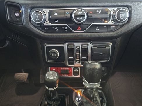 Used 2024 Jeep Wrangler Willys image 32