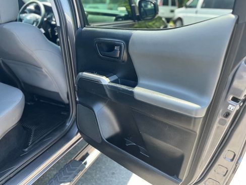 Used 2017 Toyota Tacoma SR5 RWD image 15