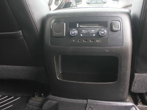 Used 2018 GMC Yukon SLT AWD/4WD image 38