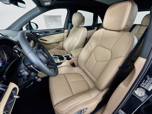 Certified 2026 Porsche Macan AWD/4WD image 5