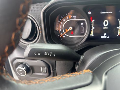 Certified 2024 Jeep Gladiator Mojave image 31