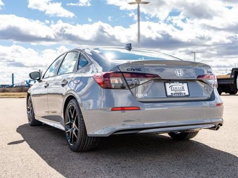 Used 2025 Honda Civic Sport image 5