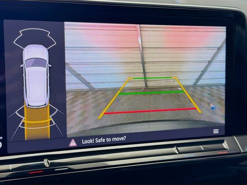 Used 2024 Volkswagen Atlas SE image 17