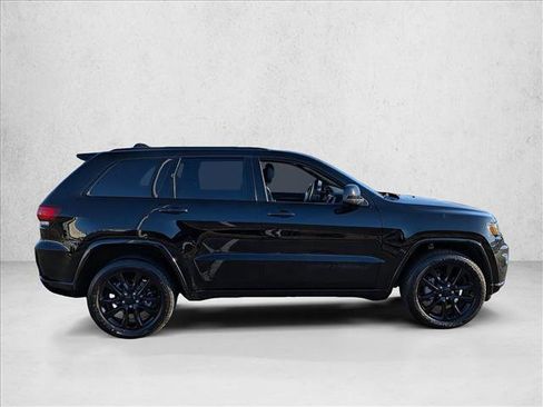 Used 2018 Jeep Grand Cherokee Altitude image 4