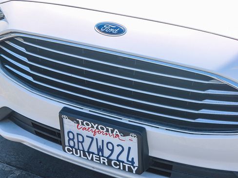 Used 2020 Ford Fusion SE image 6