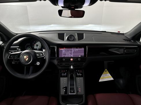 Certified 2025 Porsche Macan S image 17