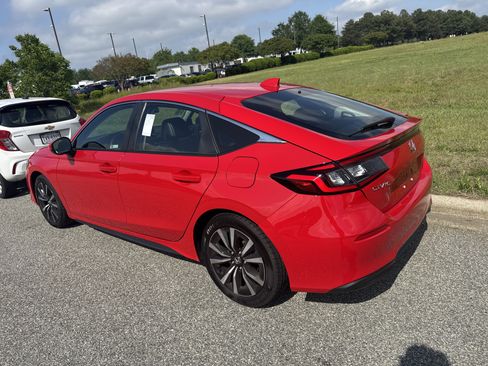 Used 2024 Honda Civic EX-L image 8