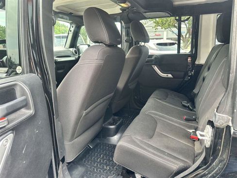 Used 2015 Jeep Wrangler Unlimited Sahara w/ Connectivity Group AWD/4WD image 20