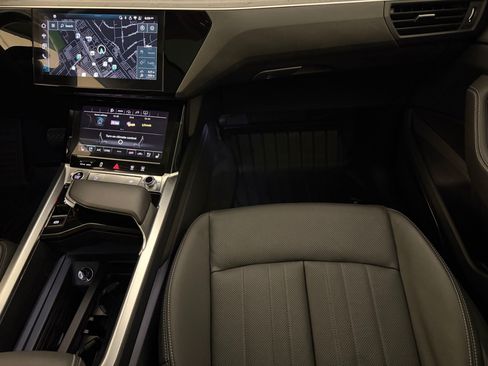 Certified 2024 Audi Q8 e-tron Premium Plus w/ Premium Plus Package AWD/4WD image 30