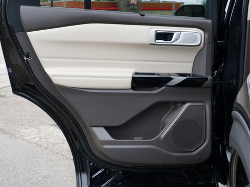 Used 2022 Ford Explorer Platinum image 21