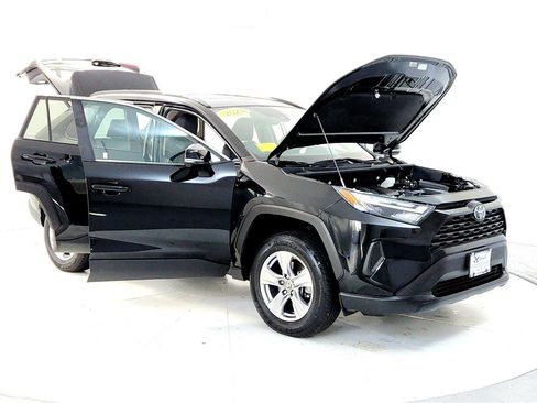 Used 2023 Toyota RAV4 XLE image 9