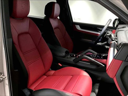 New 2026 Porsche Cayenne S image 19