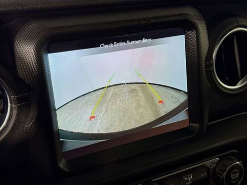 Used 2023 Jeep Wrangler Unlimited Sahara AWD/4WD image 18