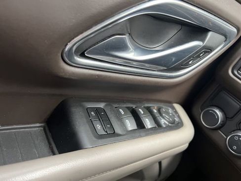 Used 2021 Chevrolet Suburban LT w/ LT Signature Package image 17