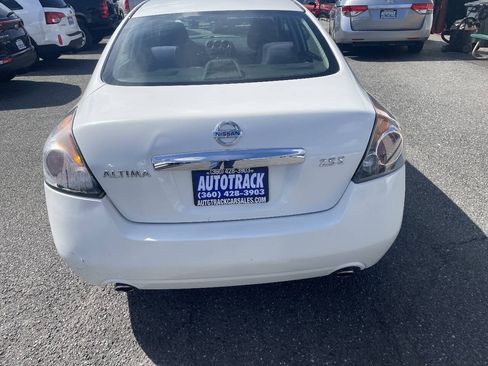 Used 2011 Nissan Altima 2.5 S w/ Convenience Pkg FWD image 3