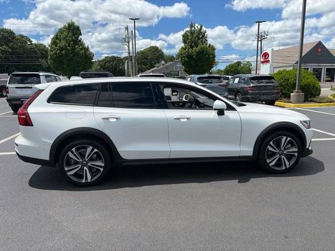 Used 2025 Volvo V60 B5 Cross Country Plus AWD/4WD image 7