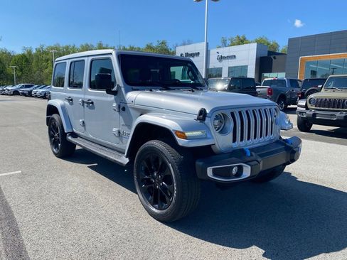 Used 2023 Jeep Wrangler Unlimited Sahara w/ Cold Weather Group AWD/4WD image 1