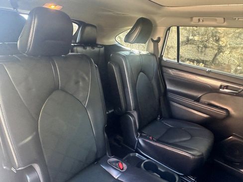 Used 2022 Toyota Highlander Platinum image 48