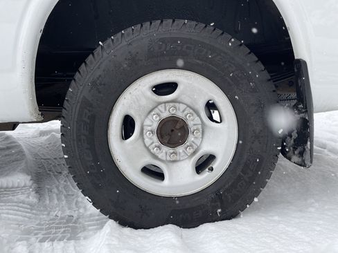 Used 2019 Chevrolet Express 2500 image 22