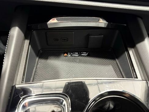 Used 2025 Buick Envision Preferred image 34