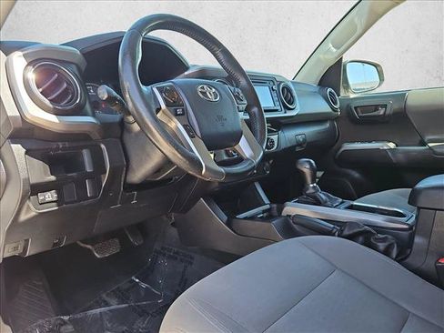 Used 2017 Toyota Tacoma SR5 AWD/4WD image 9