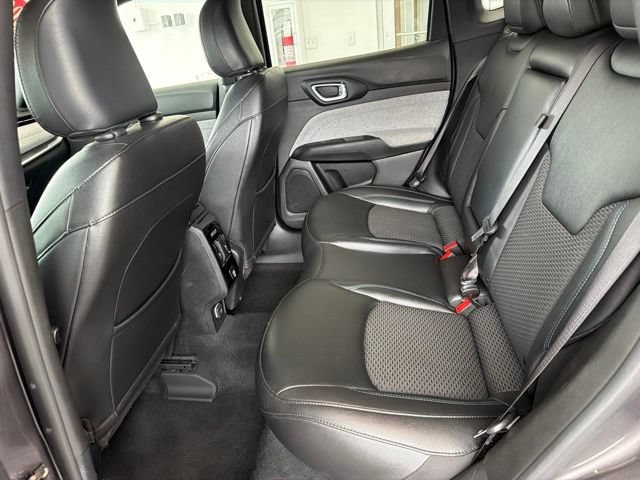 Used 2024 Jeep Compass Latitude AWD/4WD image 12