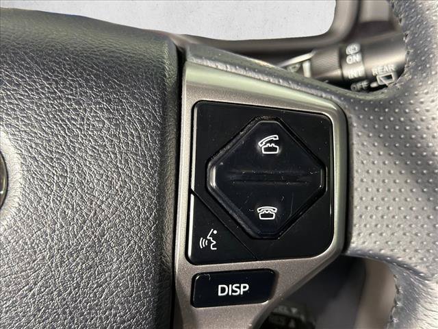 Used 2018 Toyota 4Runner SR5 AWD/4WD image 25