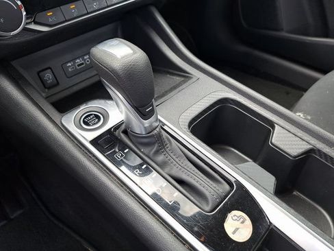 Used 2025 Nissan Sentra SV FWD image 17