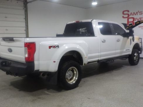 Used 2019 Ford F350 XLT w/ XLT Premium Package AWD/4WD image 4